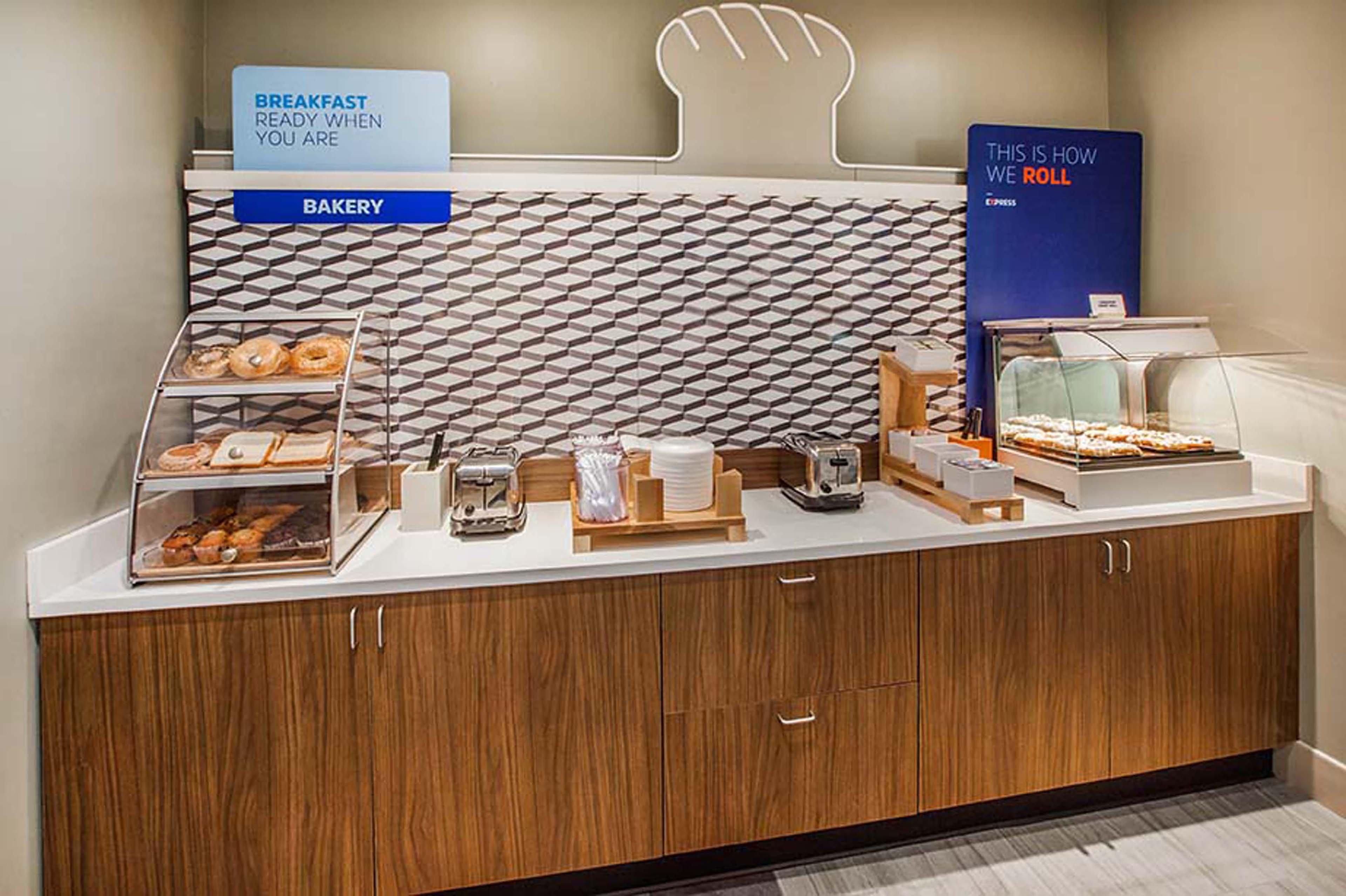 Holiday Inn Express Fredericksburg - Southpoint By Ihg Ngoại thất bức ảnh