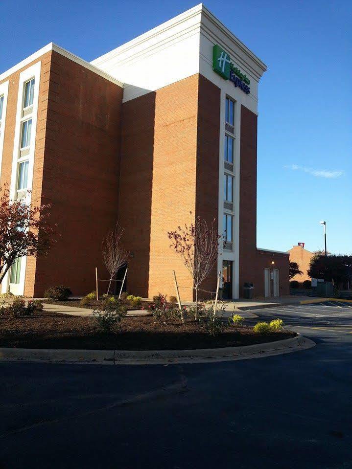 Holiday Inn Express Fredericksburg - Southpoint By Ihg Ngoại thất bức ảnh